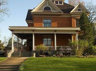 18 E 12th St, Holland, MI 49423