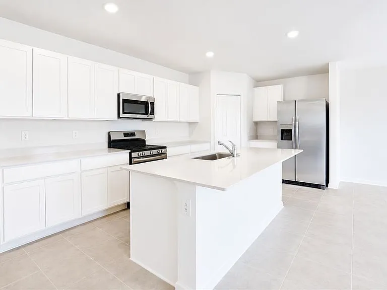 371 Artemis St — Photo 3