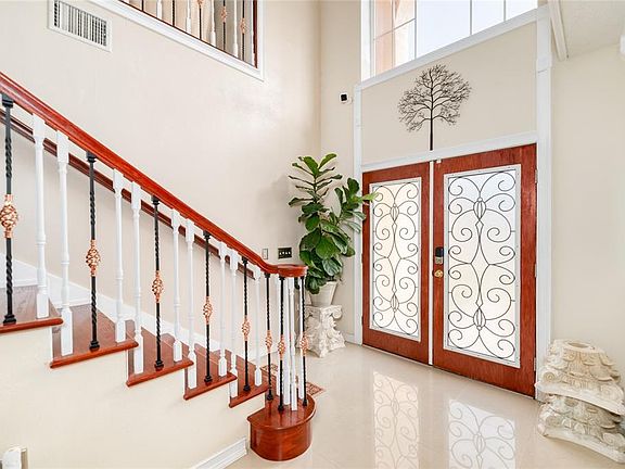 3rd image of 51 Cordona Dr