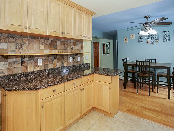 5th image of 27 Tilrose Ave