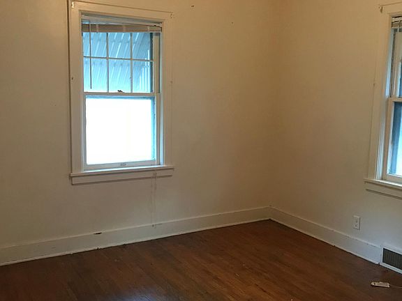 4th image of 2431 W Malone Ave