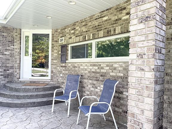 3rd image of 301 Park Lane Dr