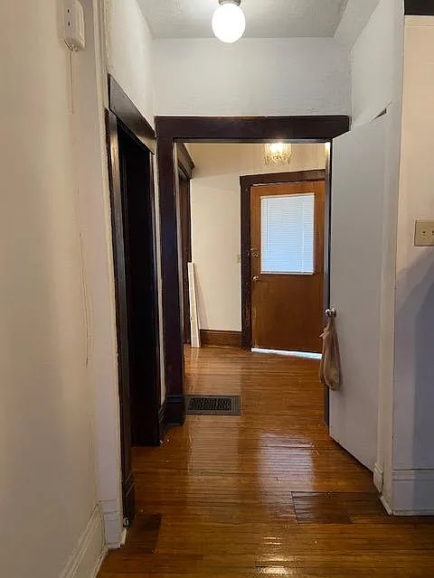 2 bed, 1000 sqft, $1,000 — Photo 2