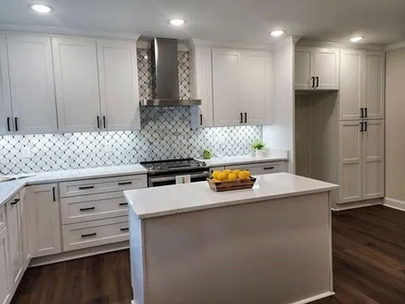 2nd image of 2925 Forest Dr