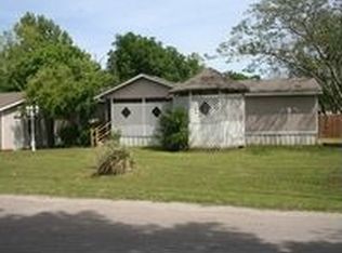 230 Northridge Dr, Gainesville, TX 76240