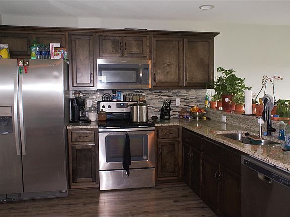 3rd image of 551 Tracy Ln