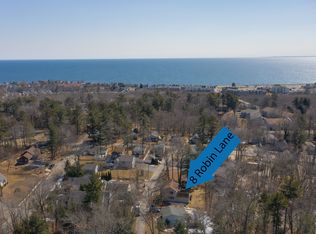 8 Robin Ln, Hampton, NH 03842