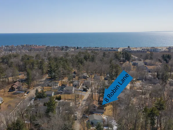 8 Robin Ln, Hampton, NH 03842