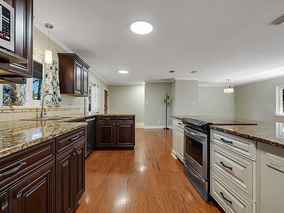 5th image of 807 Devon Dr