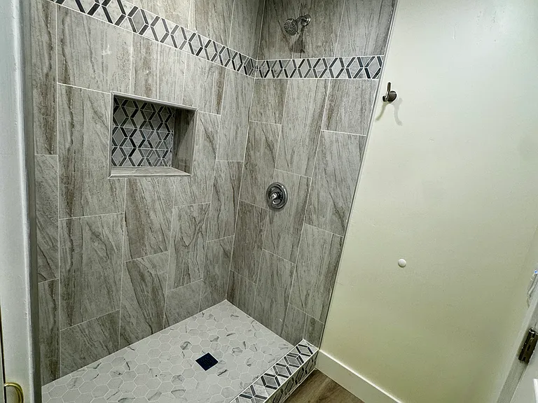 1821 E 17th St #101 — Photo 11