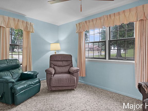 5th image of 417 W Main St