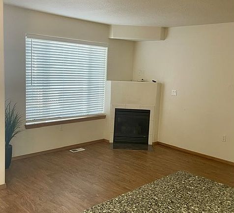 3rd image of 880 SE 193rd Ave