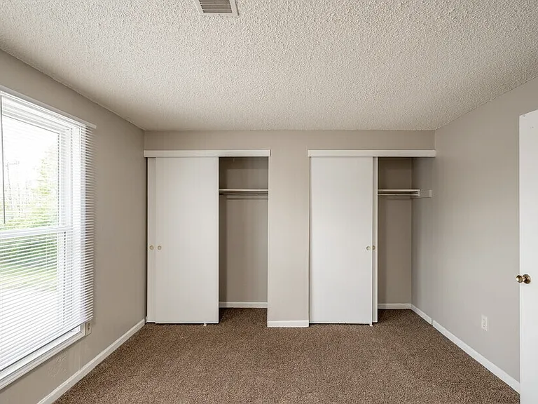 Fountainview East Apartments — Photo 38