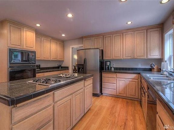 3rd image of 1001 32nd Street Ct NW