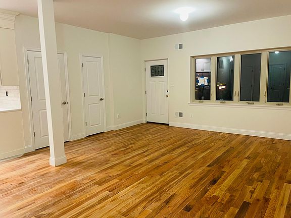 2nd image of 3515 Richmond Ave #1