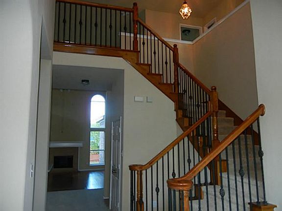 3rd image of 1009 Trailwood Dr