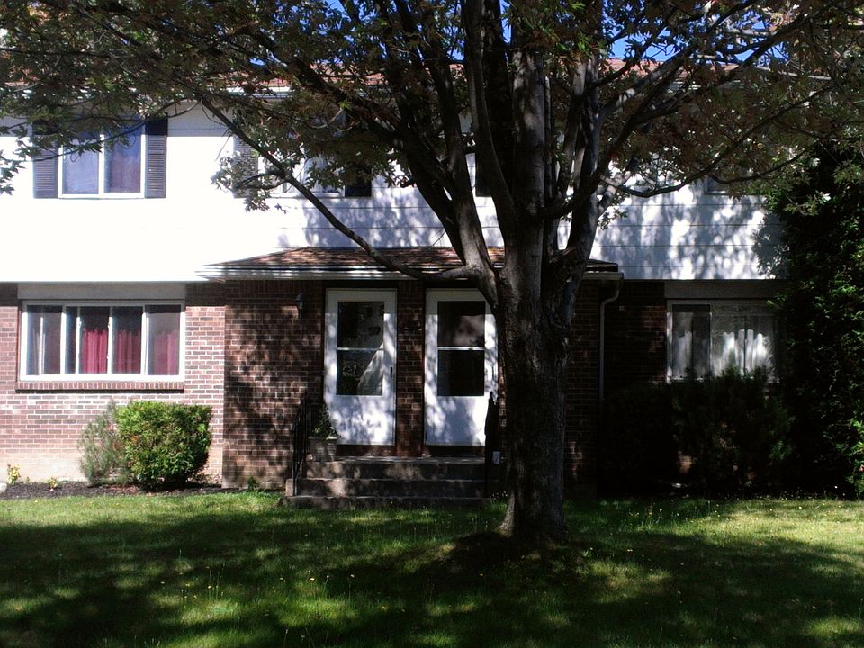 1st image of 102 Grandview Dr