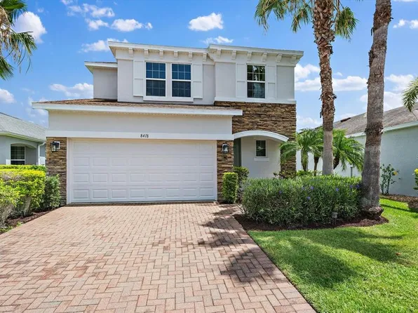 8418 Nandina Dr, Sarasota, FL 34240