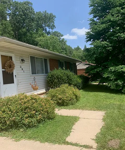 391 Cloverdale Rd — Photo 1