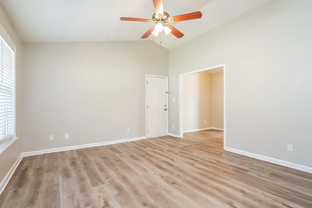 3 bed, 2.0 bath, 1200 sqft, $1,745 — Photo 4