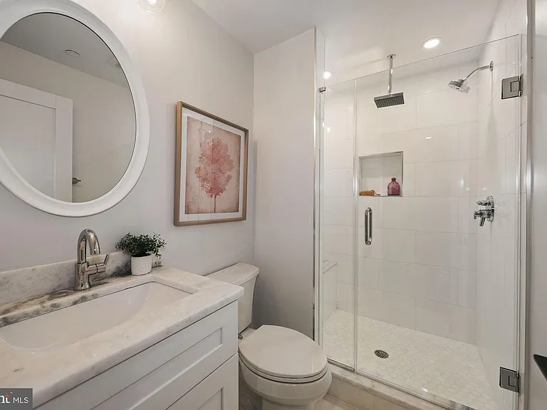1909 Capitol Ave NE #1 — Photo 14