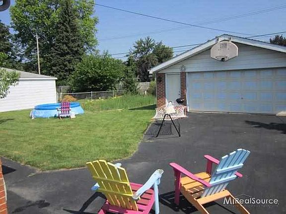 3rd image of 2959 Teasdale Dr