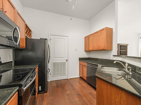 3rd image of 755 Walker Sq APT 4B