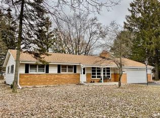 706 W Mequon Rd, Mequon, WI 53092