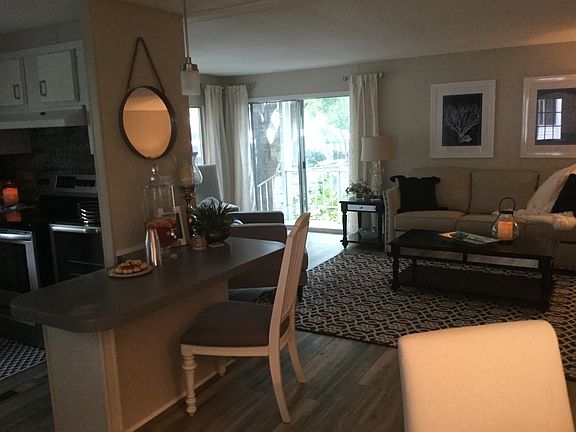 3rd image of 134 Forest Ln #5