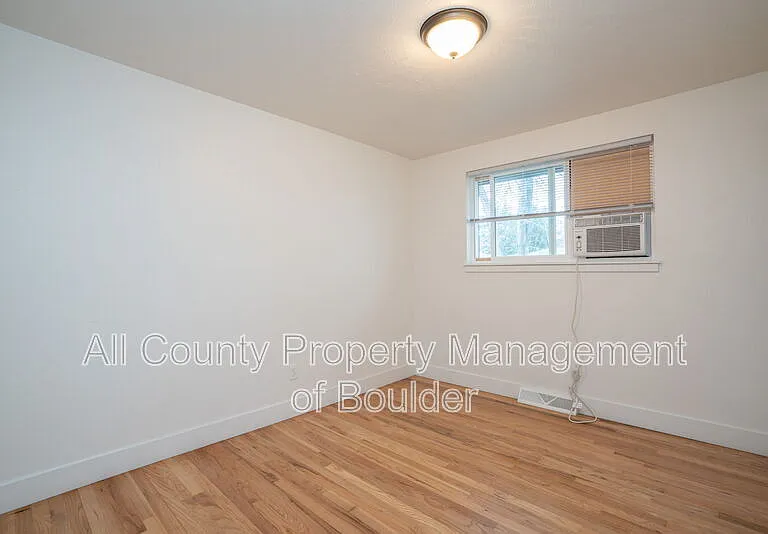 1117 Vivian St — Photo 17