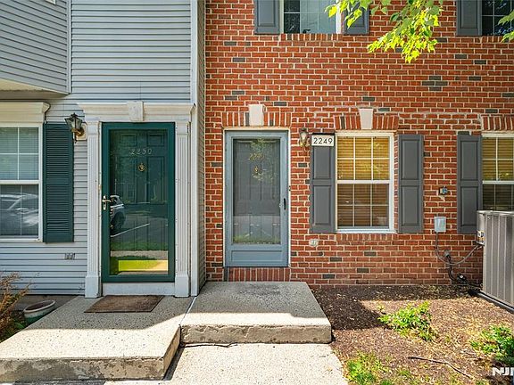 5th image of 2249 Margaret Ct