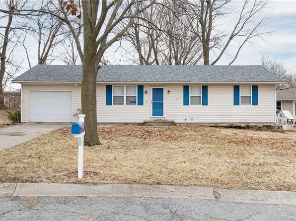 702 E Maple Pl, Savannah, MO 64485