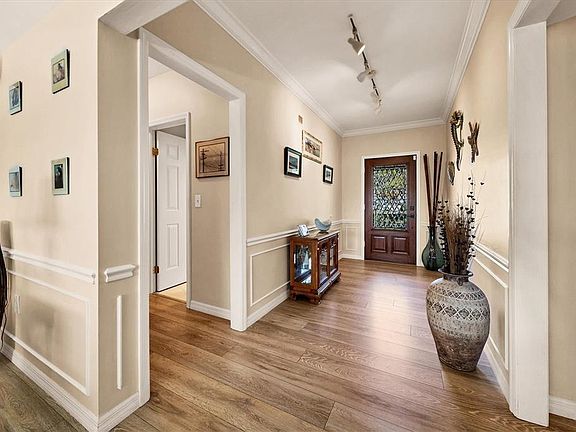 4th image of 21 Golf View Dr