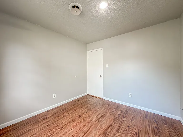 2802 Grinnell Ave — Photo 10