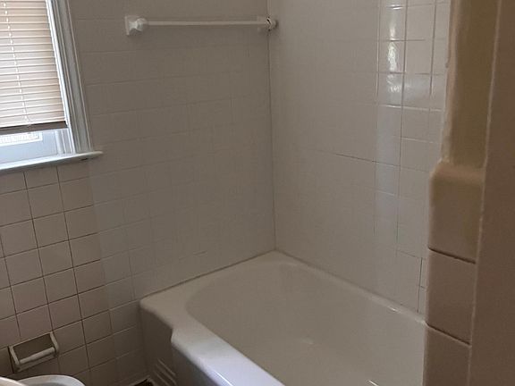 5th image of 2828 Midvale Ave #A