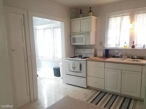 4th image of 3924 N Farwell Ave Unit 26