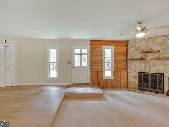 5th image of 110 Pioneer Dr