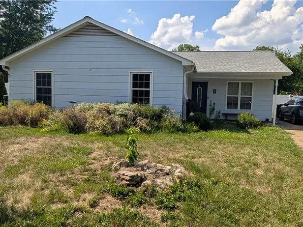 2 Cabot Ct, Greensboro, NC 27407