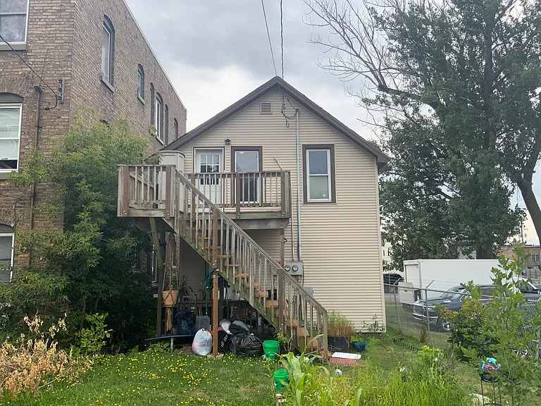 2 bed, 1.0 bath, $1,080 — Photo 2