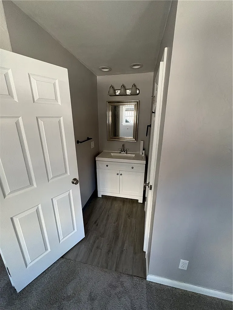 1 bed, 1.5 bath, $968 — Photo 2