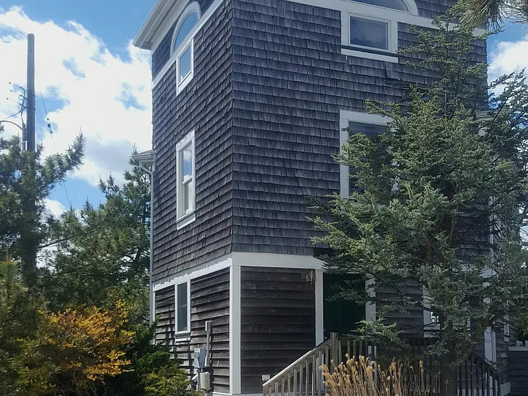 121 3rd Ave — Photo 2