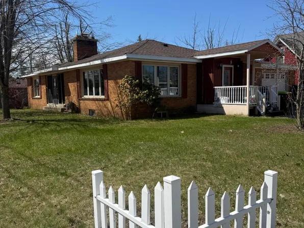 220 E 2nd St, Gaylord, MI 49735