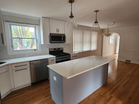2nd image of 6755 N Ionia Ave
