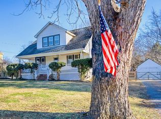 15 N Locust St, Round Hill, VA 20141