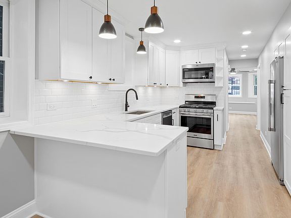 2nd image of 3221 N Southport Ave #G