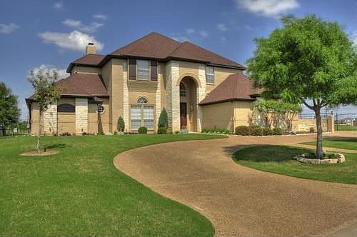1st image of 904 Walnut Falls Cir
