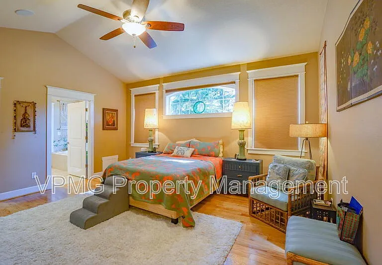 23517 NE 68th St — Photo 32