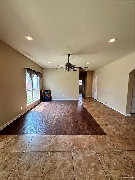 5 bed, 4.0 bath, 3195 sqft, $2,600 — Photo 2