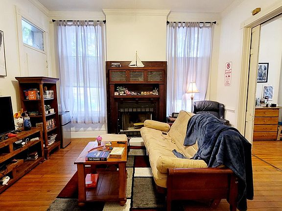 5th image of 400 W Grace St APT 1