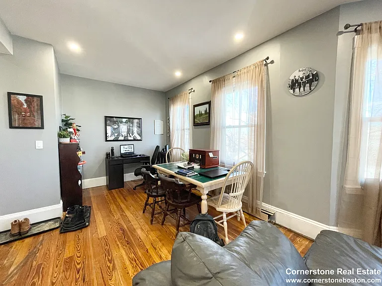 18 Sunset St #3 — Photo 6